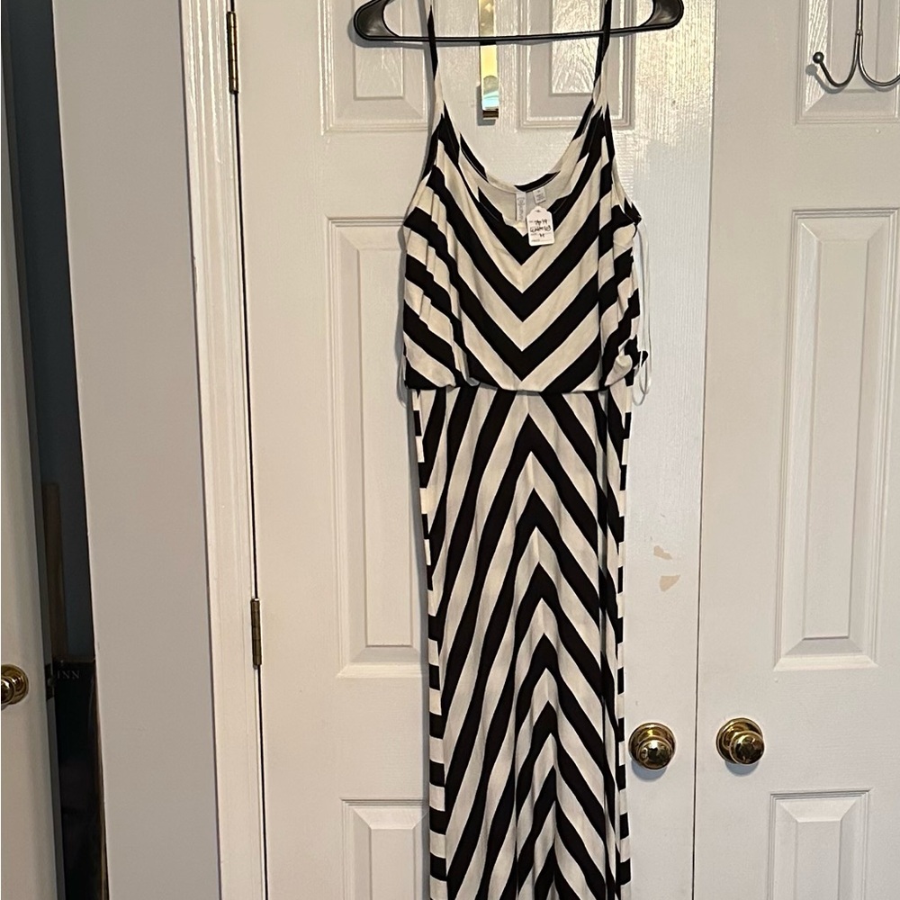 Relativity Black and White Sleeveless Sundress